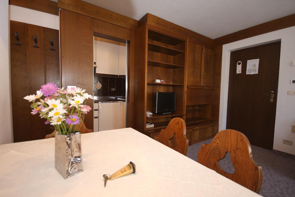 Apartments Residence Alta Badia Colfosco Phòng bức ảnh
