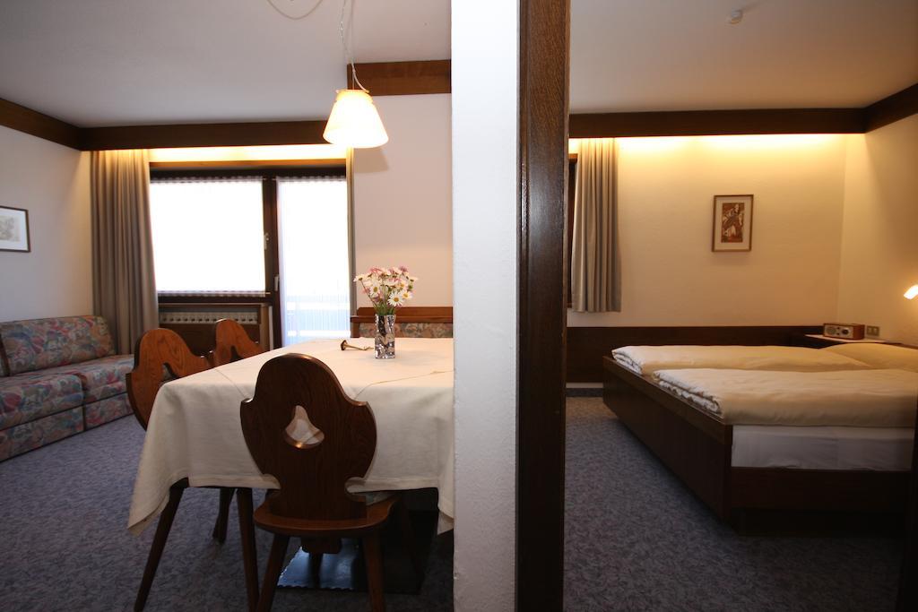 Apartments Residence Alta Badia Colfosco Phòng bức ảnh