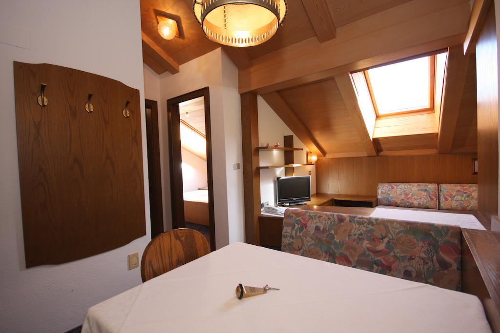 Apartments Residence Alta Badia Colfosco Phòng bức ảnh