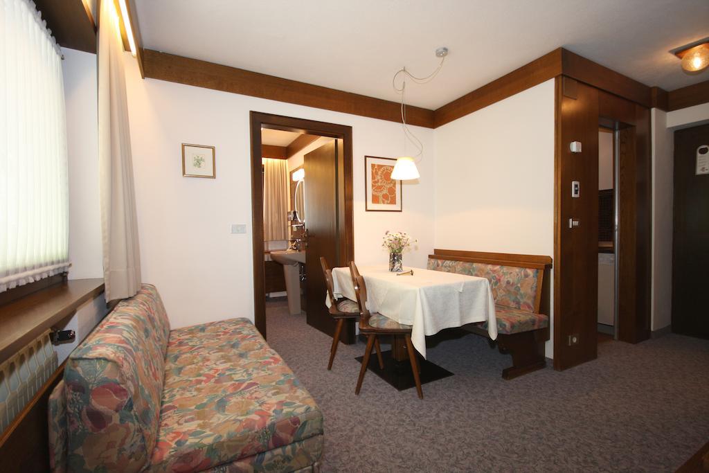 Apartments Residence Alta Badia Colfosco Phòng bức ảnh